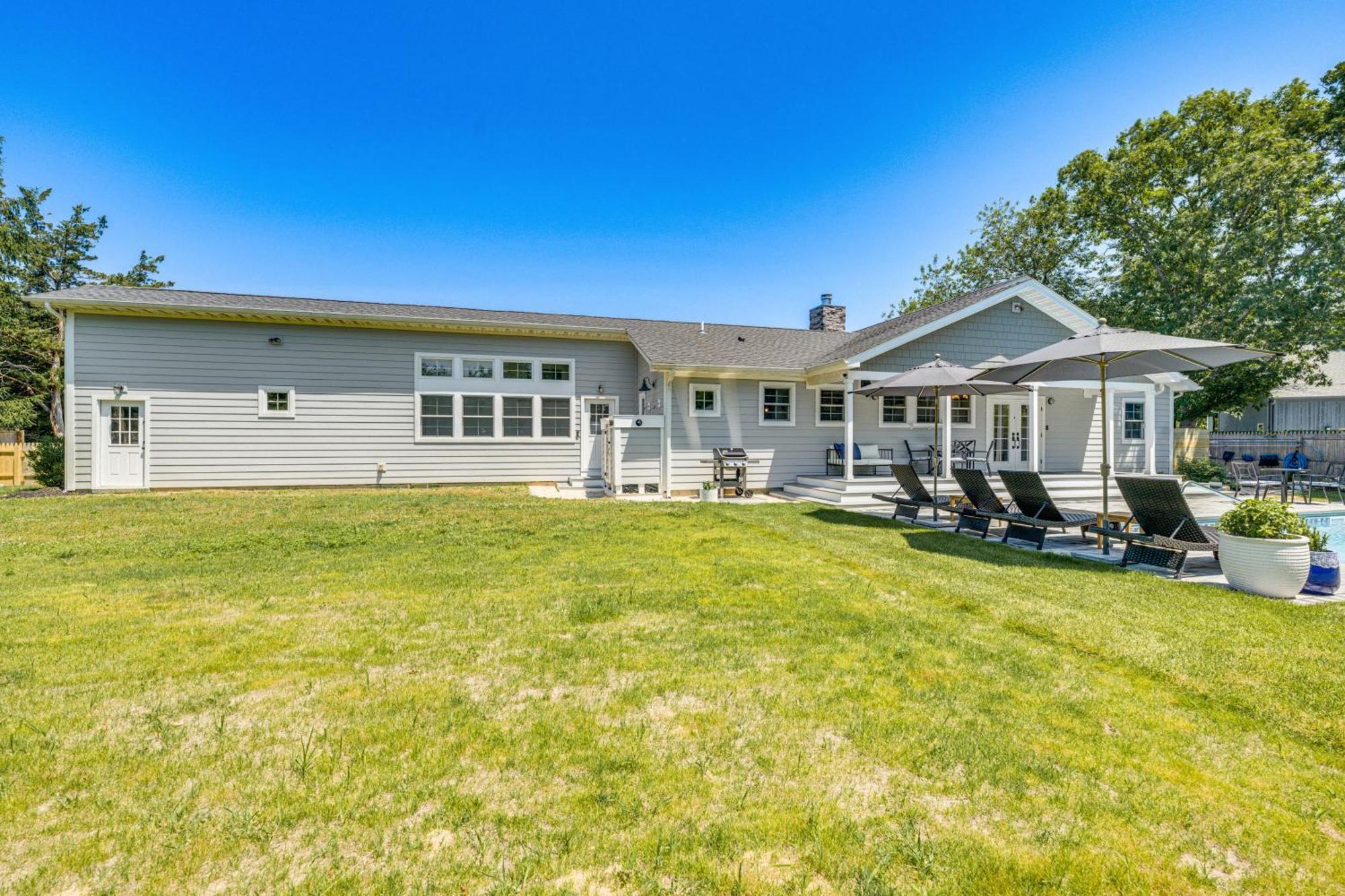 Distinctive Hamptons Home With Pool Near Bay, Ocean Hampton Bays Exterior photo
